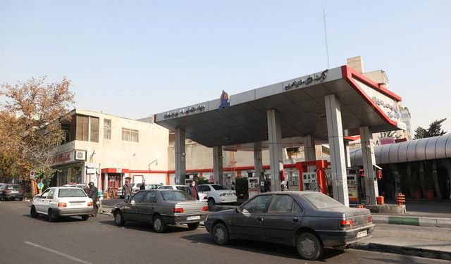 Tahran'daki akaryakıt istasyonlarının büyük çoğunluğu hizmet veremiyor