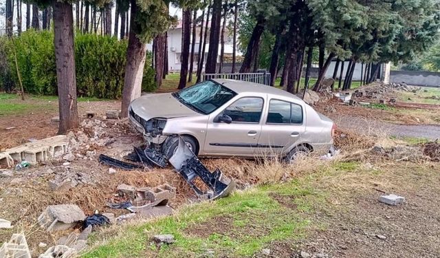 Köpeğe çarpmamak için manevra yaptı yol kenarında bekleyen çocuklara çarptı