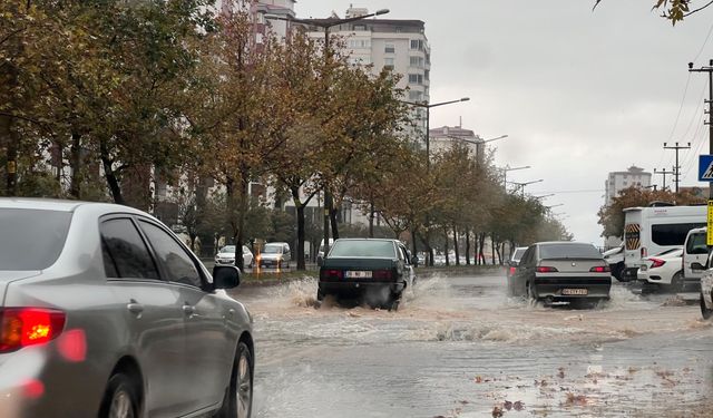 Kahramanmaraş’ta şiddetli yağış su taşkınlarına neden oldu  