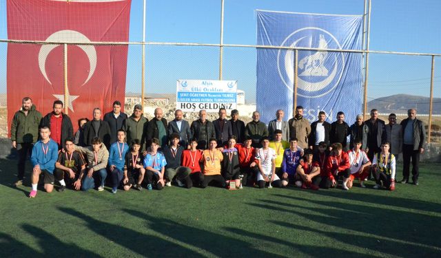 Ülkü Ocakları Liseler Arası Futbol Turnuvası Düzenledi