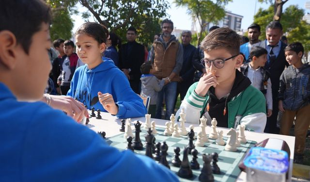 Tarsus'ta 180 öğrenci satranç eğitimi aldı