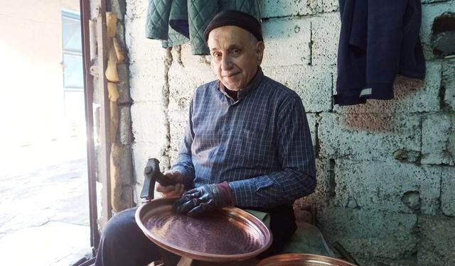 Kahramanmaraş'ta 74 yaşında bakırcılık mesleğine devam ediyor
