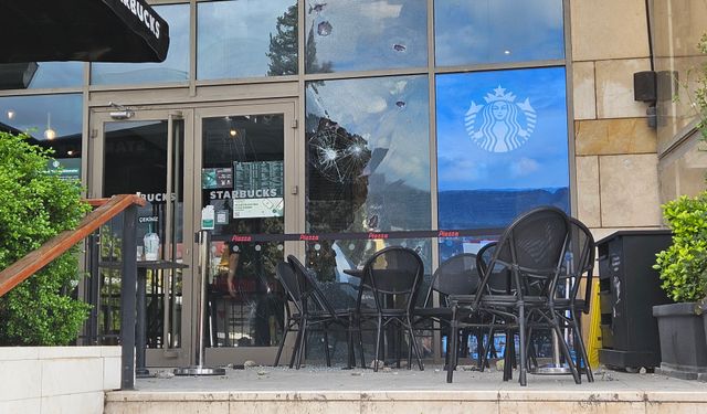 Kahramanmaraş'ta Starbucks'a taşlı sopalı saldırı