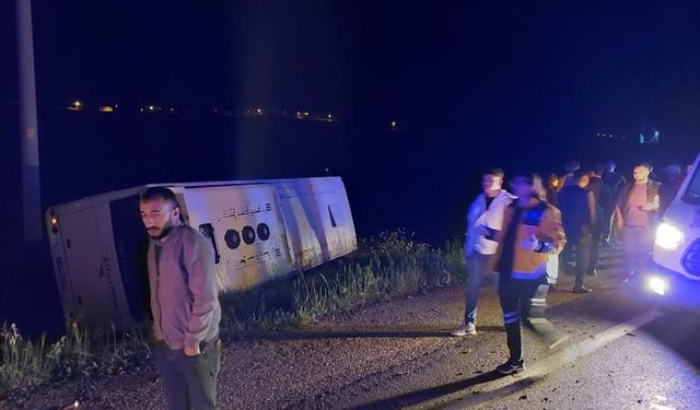 Kahramanmaraş’ta Kontrolden Çıkan Servis Minibüsü Yan Yattı: 9 Yaralı