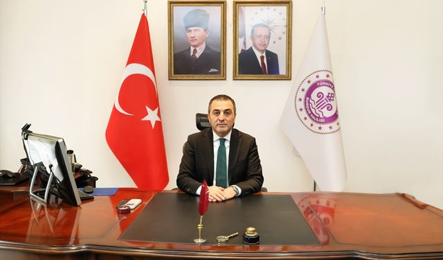 Burdur Valisi Öksüz, AA'nın kuruluşunun 104. yılını kutladı