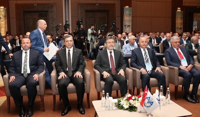 Tarım ve Orman Bakanı Yumaklı, Antalya'da Yem Sanayicilerinin kongresinde konuştu