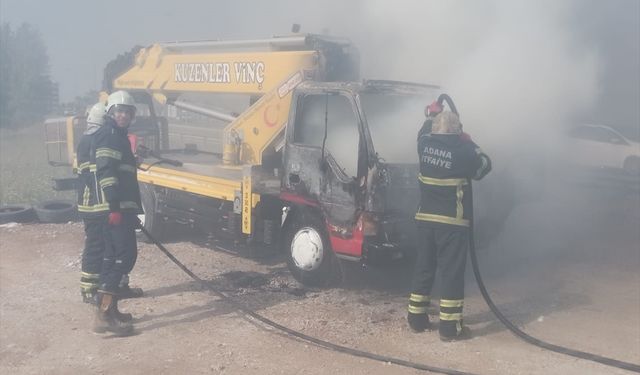 Adana'da araç yangını söndürüldü