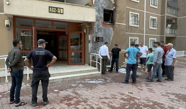 Adana'da bina girişindeki doğal gaz tesisatında çıkan yangın söndürüldü