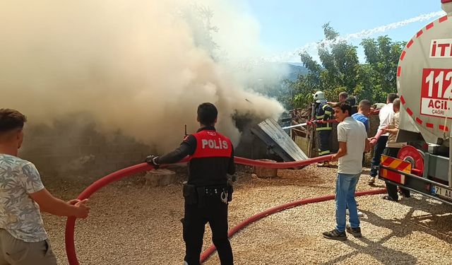 Adana'da evde çıkan yangında 1 kişi dumandan etkilendi