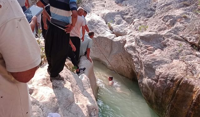 Adana'da gölete giren genç boğuldu