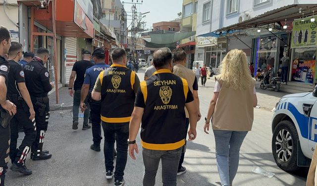 Adana'da iş yerlerinde polis eşliğinde ruhsat ve tabela denetimi yapıldı