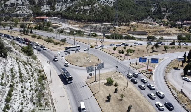 Antalya-Fethiye-Burdur kara yolunda bayram tatili dönüşü trafik yoğunluğu başladı