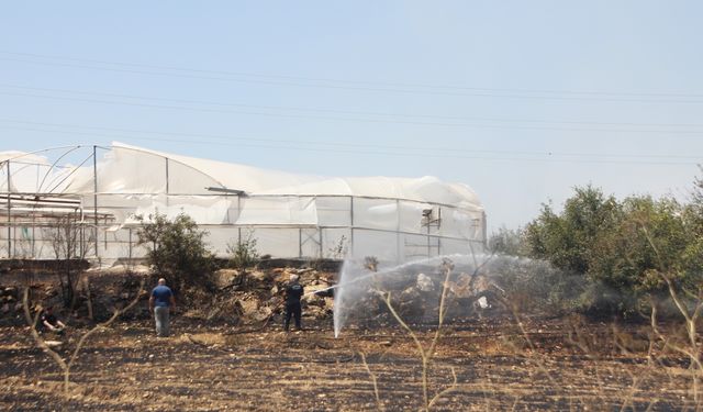 Antalya’da otluk alanda çıkan yangın söndürüldü