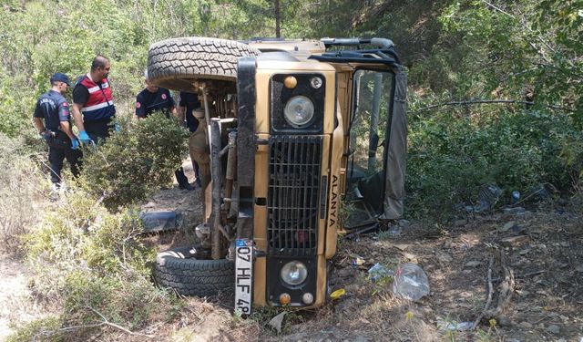 Antalya'da uçuruma yuvarlanan safari aracındaki 1 turist öldü, 3 kişi yaralandı