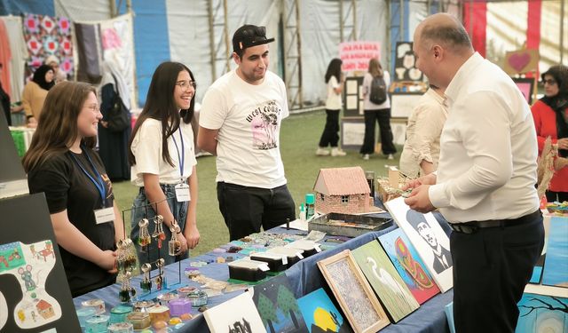 Gölhisar'da "Hayat Boyu Öğretmen Haftası" kapsamında sergi açıldı