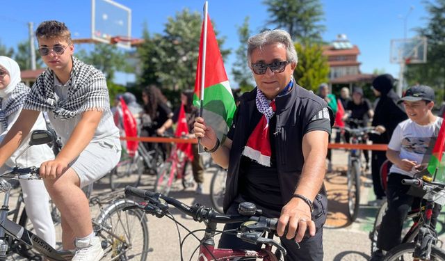 Isparta'da öğretmen ve öğrenciler İsrail'in saldırılarını protesto etmek için pedal çevirdi