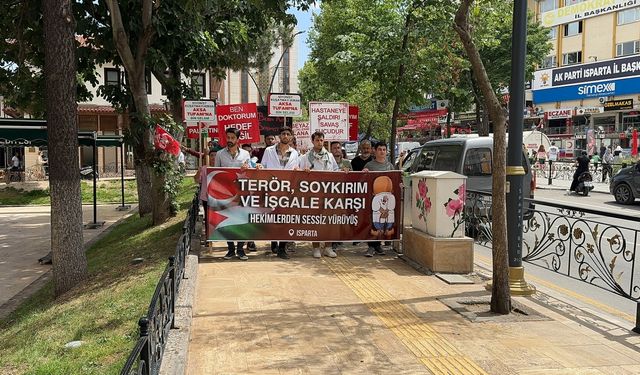 Isparta'da sağlık çalışanları Gazze için "sessiz yürüyüş" düzenledi