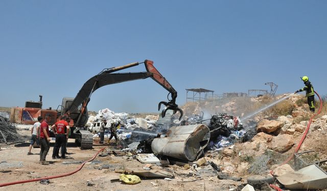 Mersin'de hurdalıkların bulunduğu alanda çıkan yangın söndürüldü