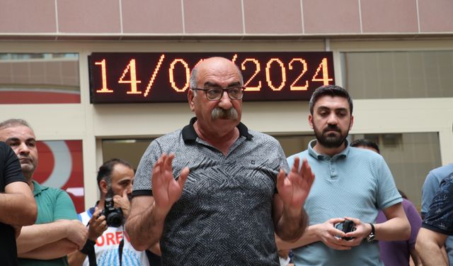 Seyhan Belediyesi memurları TİS'teki görüşme süreciyle ilgili eylem yaptı