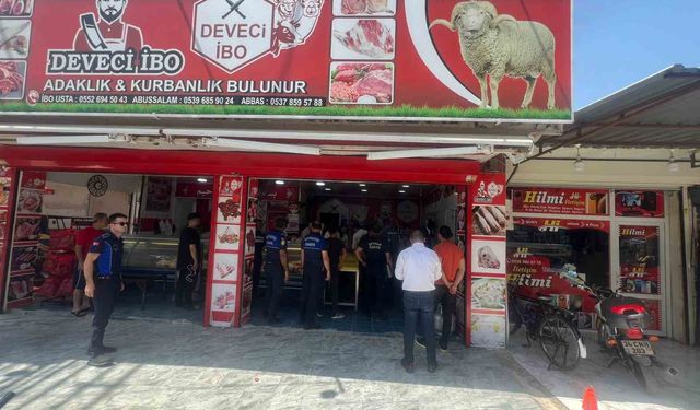 Adana’da kaldırımda küçükbaş hayvan kesen kasaba 148 bin 997 TL ceza kesildi