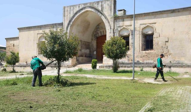 Ceyhan Belediyesi ilçeyi bayrama hazırlıyor