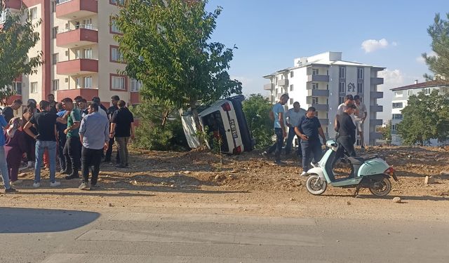 Afşin’de Otomobil Virajı Alamadı Yan Yattı: 1 Yaralı