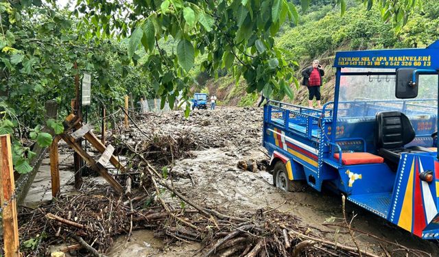 Ordu'da iki ilçeyi sel vurdu: 1 ölü