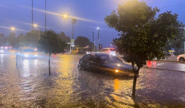 Antalya temmuz ayında sağanak yağışa hazırlıksız yakalandı
