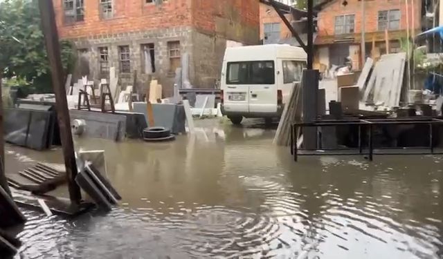 Rize'de sağanak taşkına sebep oldu