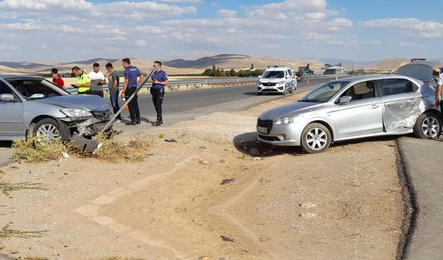 Afşin’de Maddi Hasarlı Trafik Kazası