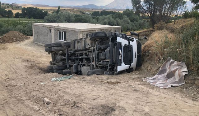 Afşin’de Hafriyat Kamyonu Devrildi: 1 Yaralı