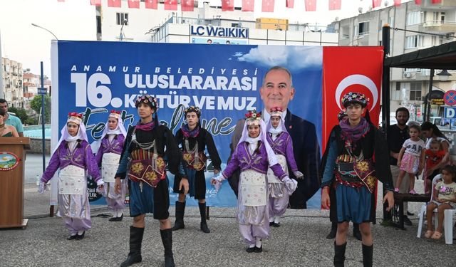 Anamur'da "16. Uluslararası Kültür ve Muz Festivali" başladı