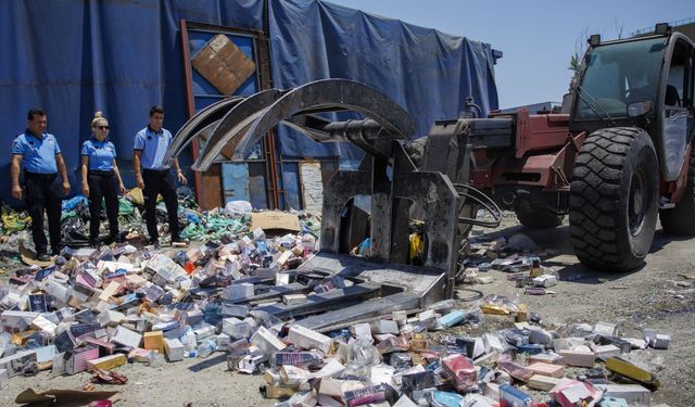 Antalya'da ele geçirilen 5 bin 807 sahte parfüm imha edildi