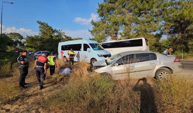 Antalya'da otobüsle çarpışan otomobilin sürücüsü öldü