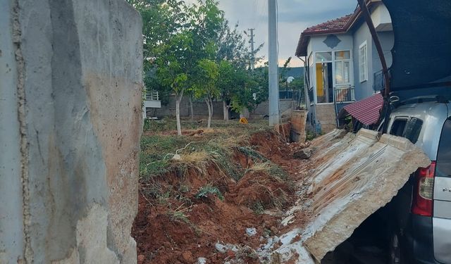 Antalya'da sağanak ve fırtına etkili oldu