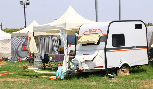 Antalya'da sahilde kamusal alanları işgal eden karavanlar kaldırıldı