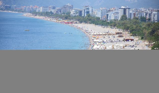 Antalya'da sıcak hava bunalttı