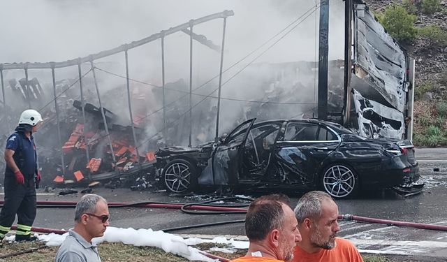 Hatay'da çarpışan tır ve otomobilin sürücüleri yaralandı