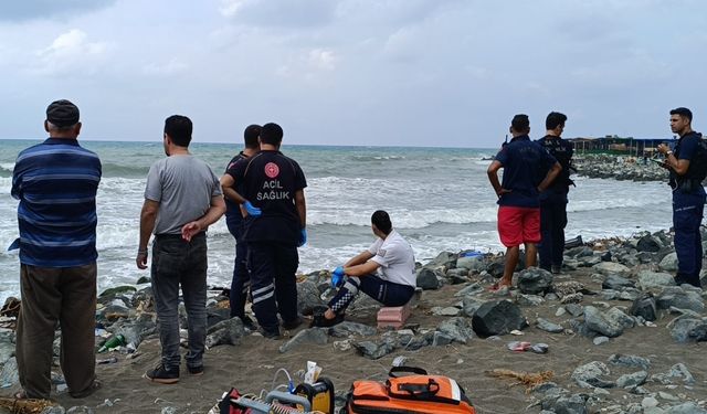 Hatay'da denize giren genç kayboldu