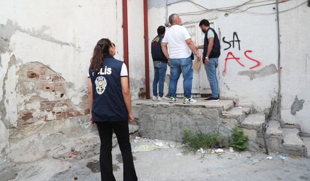 Mersin'de farklı suçlardan aranan 79 şüpheli yakalandı