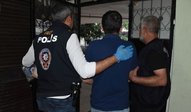 Mersin'de "müstehcen yayın" iddiasıyla yakalanan 12 zanlıdan 5'i tutuklandı