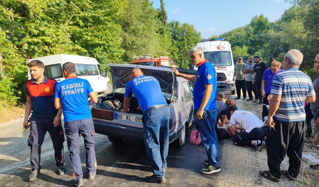 Osmaniye'de minibüsle çarpışan otomobildeki 1 kişi yaşamını yitirdi, 2 kişi yaralandı