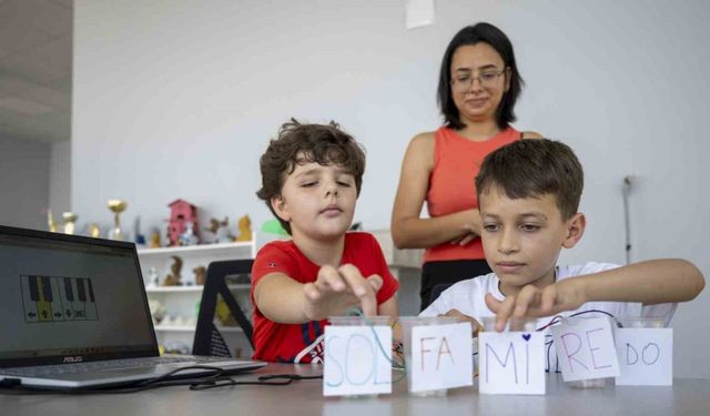 Bilim atölyelerinde çocuklar geleceğe hazırlanıyor