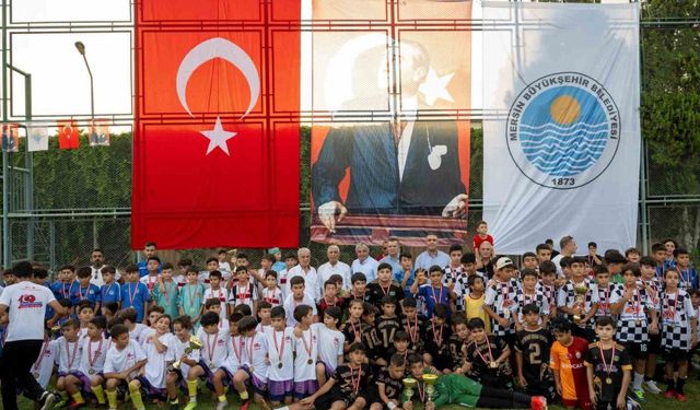 Mersin’de ’U-11/U-12 Futbol Şenliği Ligi’ ödül töreni ile son buldu