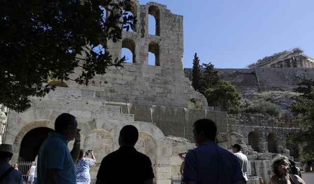 Atina'daki tarihi Akropolis aşırı sıcak nedeniyle bir süreliğine ziyarete kapatıldı