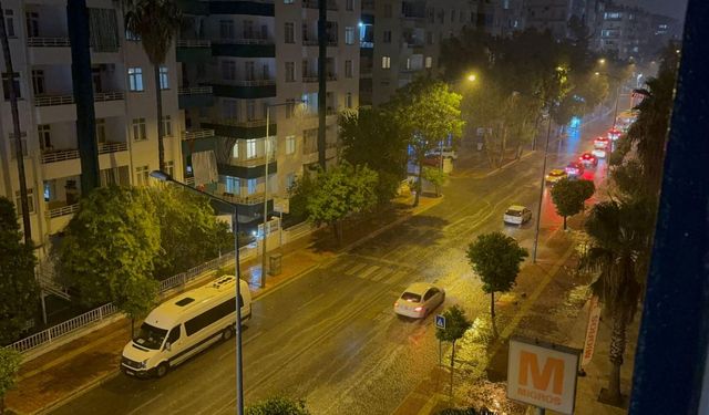 Antalya'da sağanak ve fırtına etkili oldu