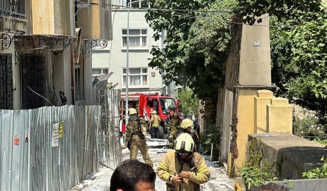 Beyoğlu'nda metruk binada yangın