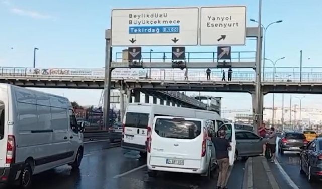 Esenyurt'taki zincirleme kaza trafikte yoğunluğa neden oldu