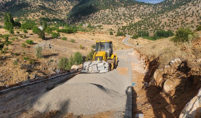 Büyükşehir, Göksun Kırsalında Ulaşım Yatırımlarını Sürdürüyor