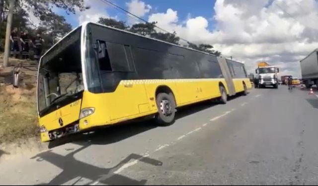 İstanbul'da İETT otobüsü yağmur suyu kanalına düştü